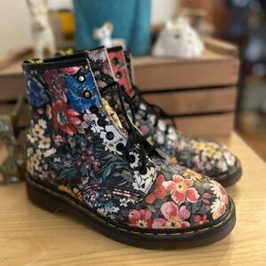 Dr. Martens 1460 Pascal Boots – Floral Print – Women’s Size 9